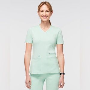 Women's 4-Pocket V-Neck Scrub Top
Color: Seafoam
Size: XL
Type: Regular